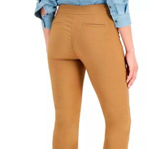 NWT Skinny leg Chelsea Pant